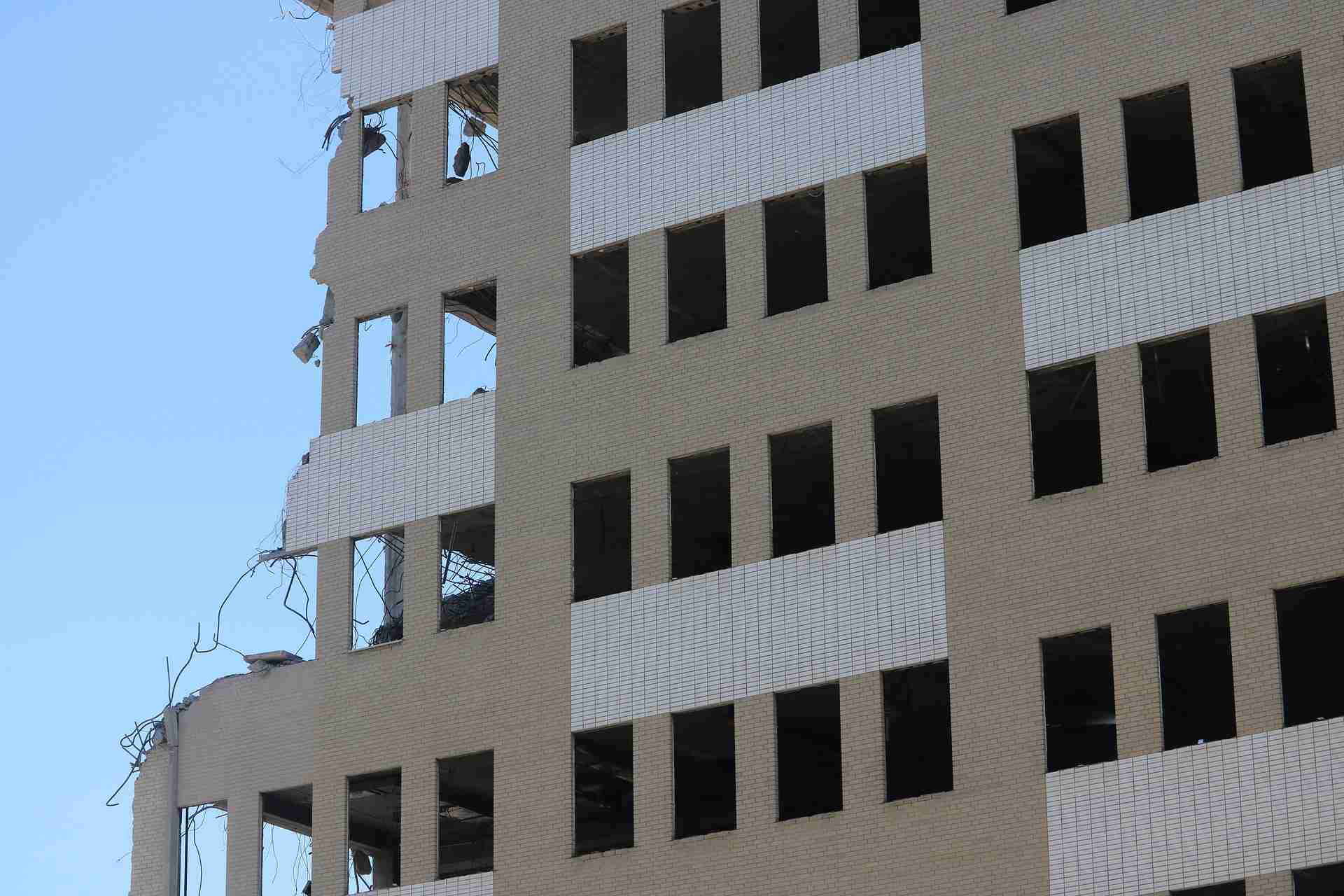 Fissures : effondrement et évacuation d'immeubles fissures immeuble
